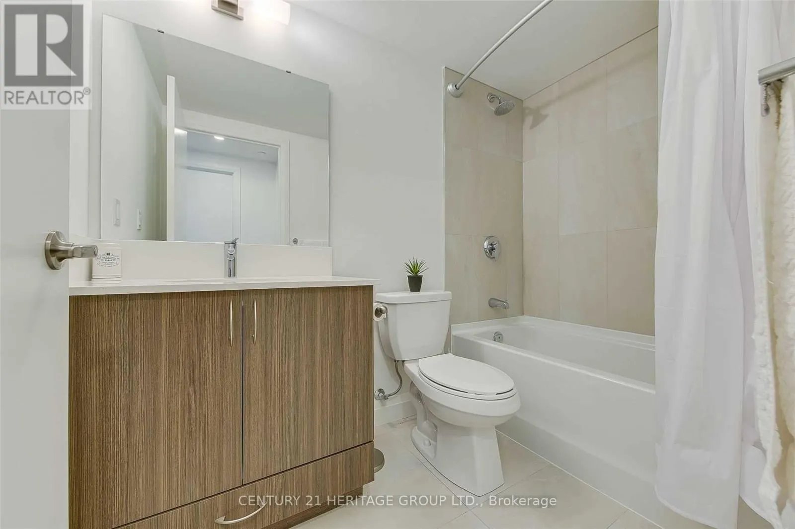 808 - 58 LAKESIDE TERRACE