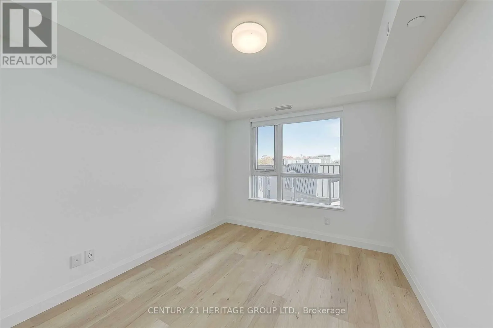 808 - 58 LAKESIDE TERRACE