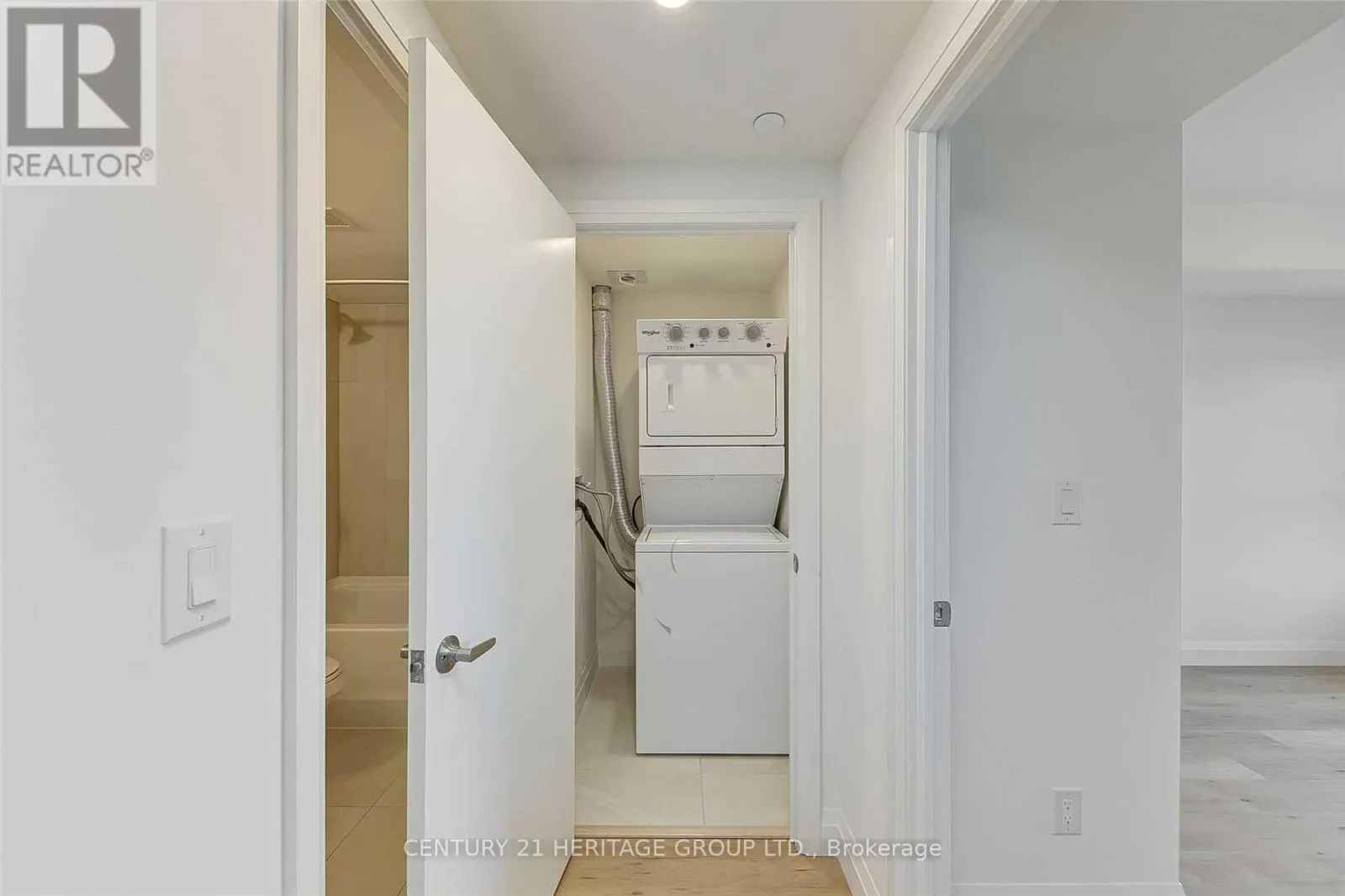 808 - 58 LAKESIDE TERRACE