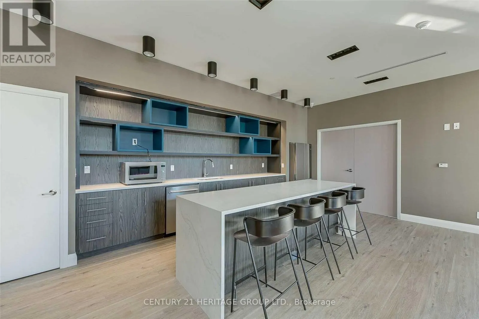 808 - 58 LAKESIDE TERRACE