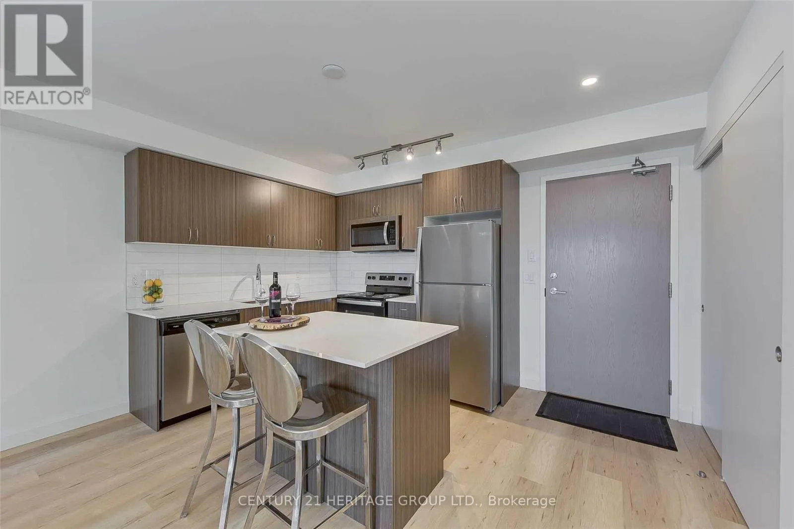 808 - 58 LAKESIDE TERRACE