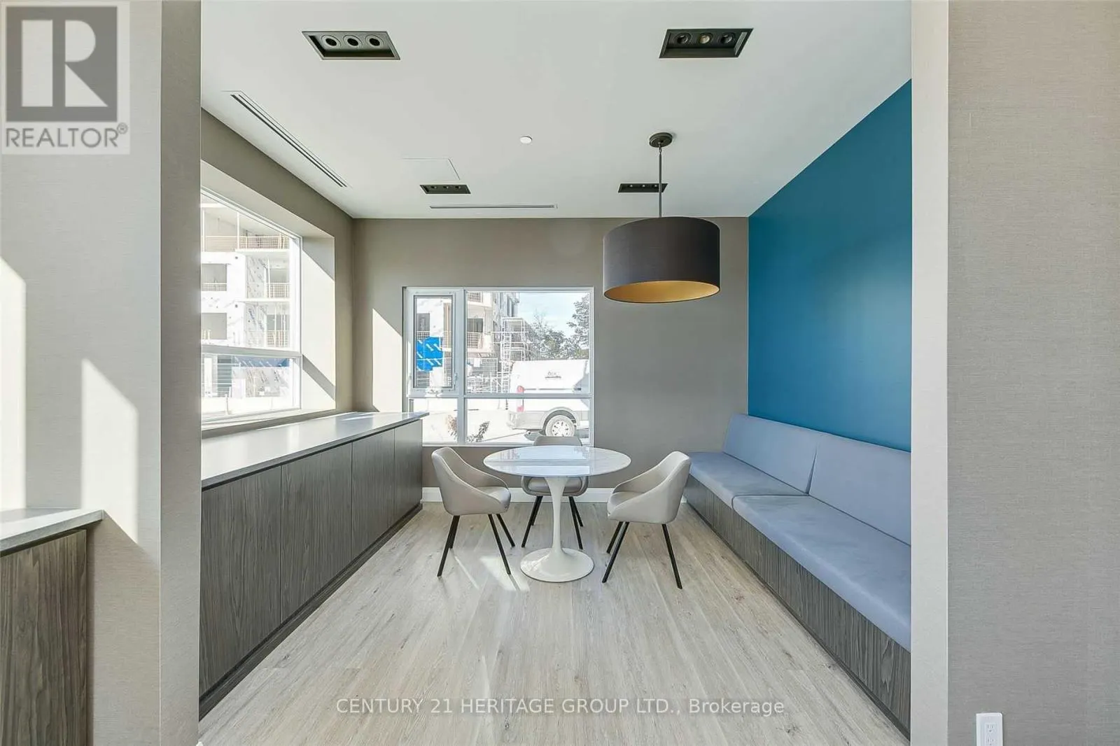 808 - 58 LAKESIDE TERRACE