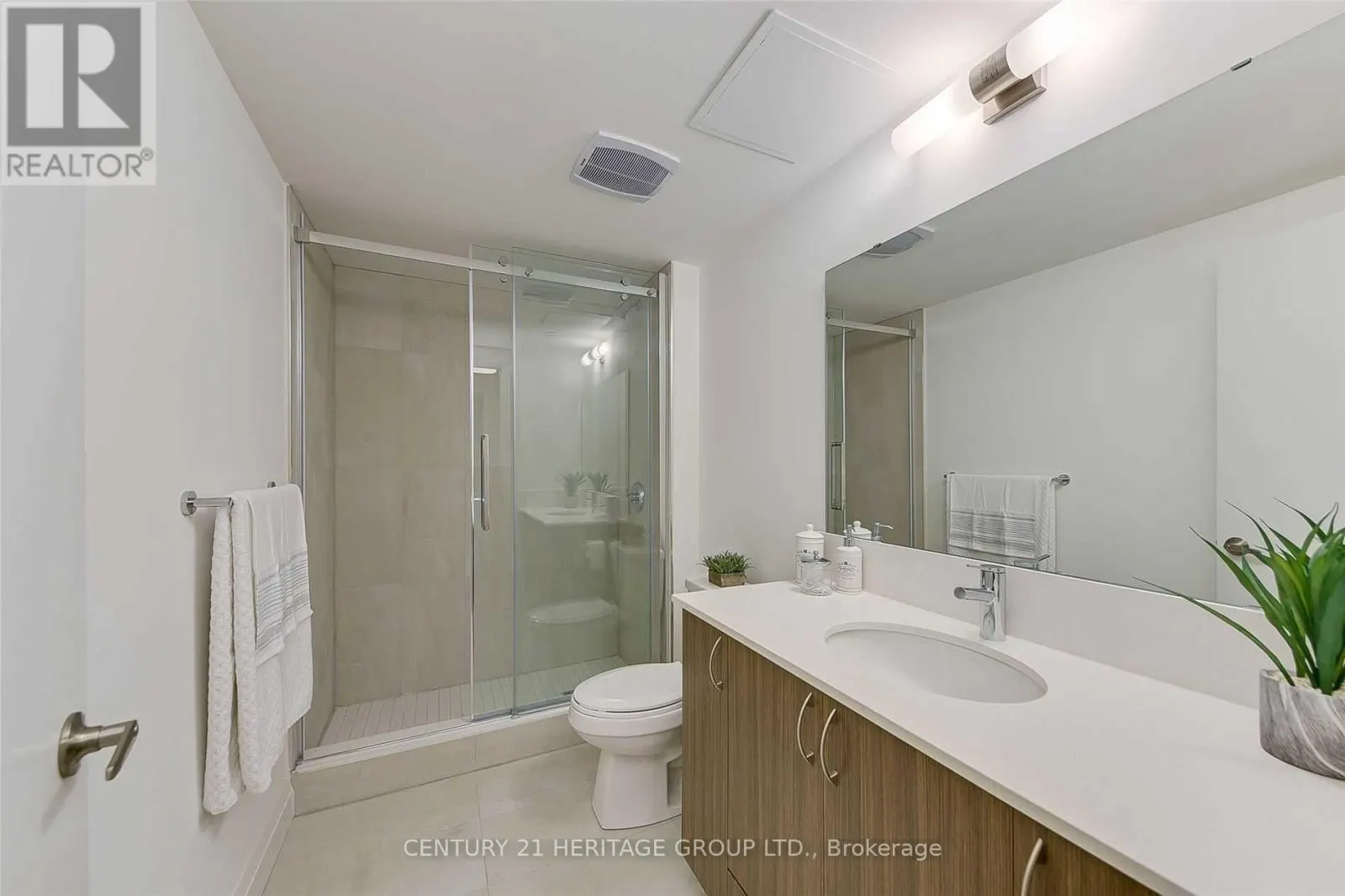 808 - 58 LAKESIDE TERRACE