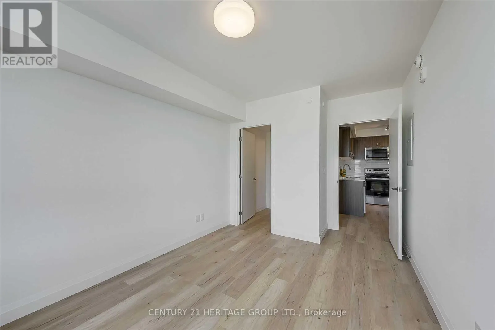 808 - 58 LAKESIDE TERRACE