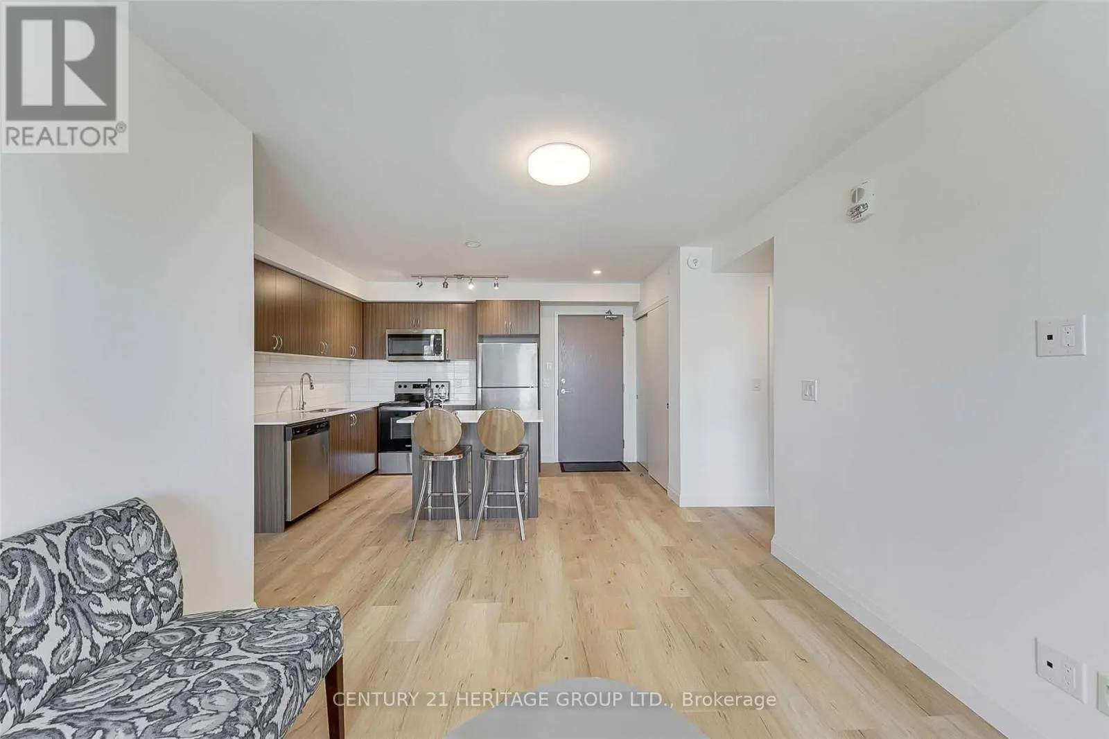 808 - 58 LAKESIDE TERRACE