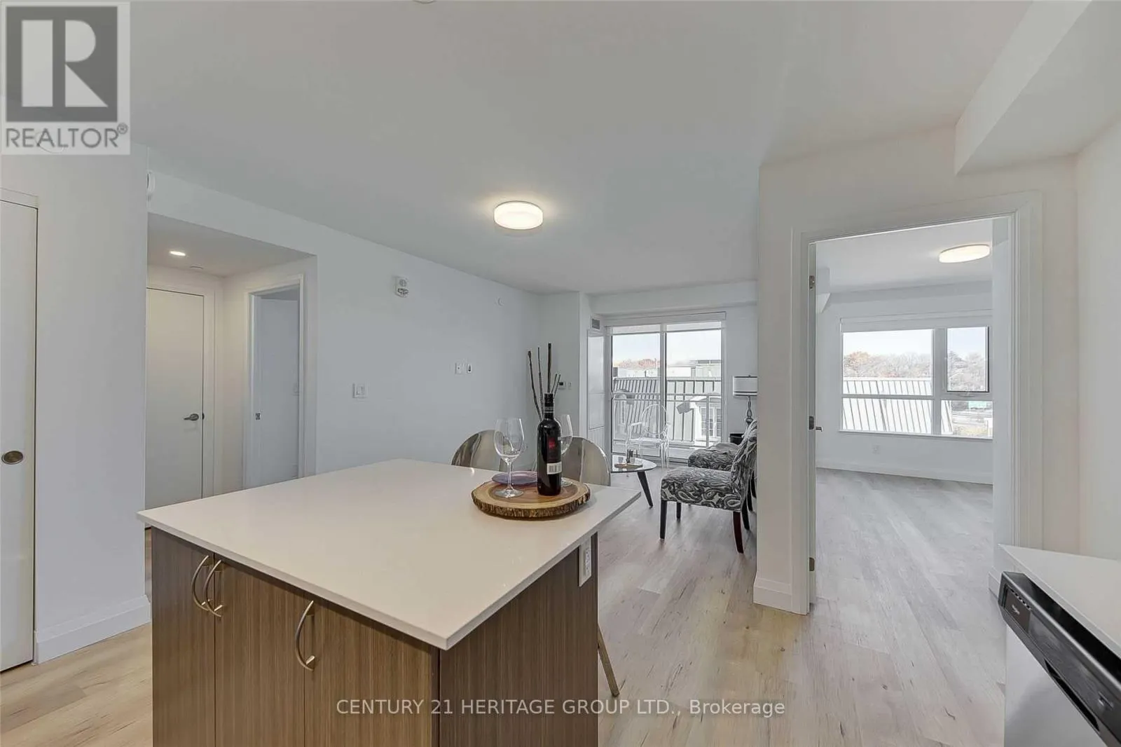 808 - 58 LAKESIDE TERRACE
