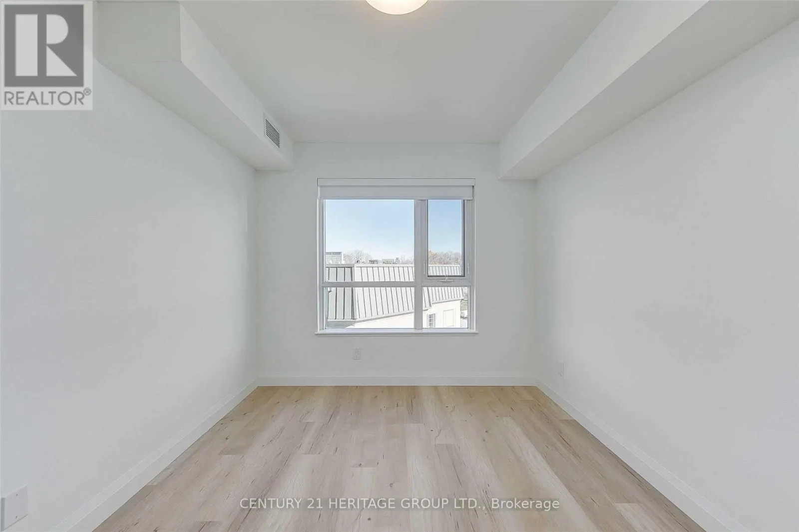 808 - 58 LAKESIDE TERRACE