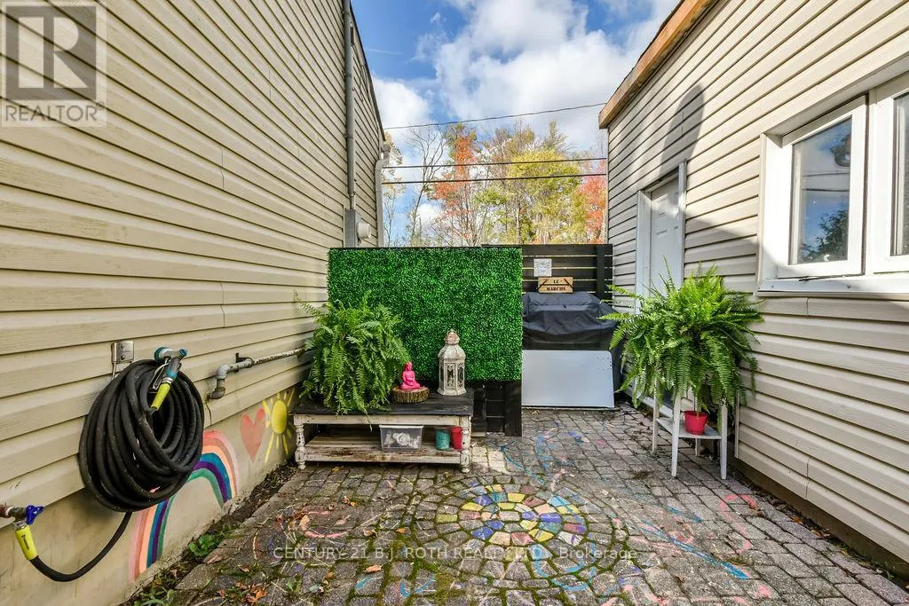2695 CUMBERLAND ROAD