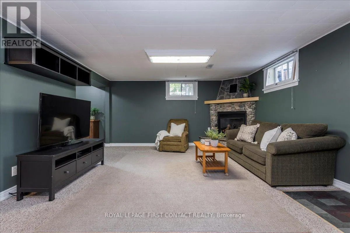 32 SPRINGHOME ROAD
