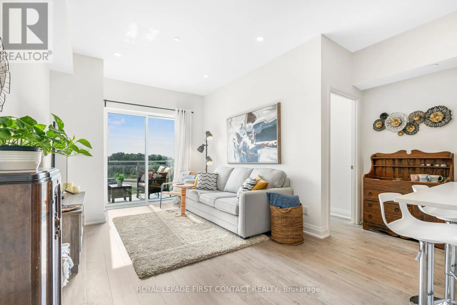 1106 - 58 LAKESIDE TERRACE