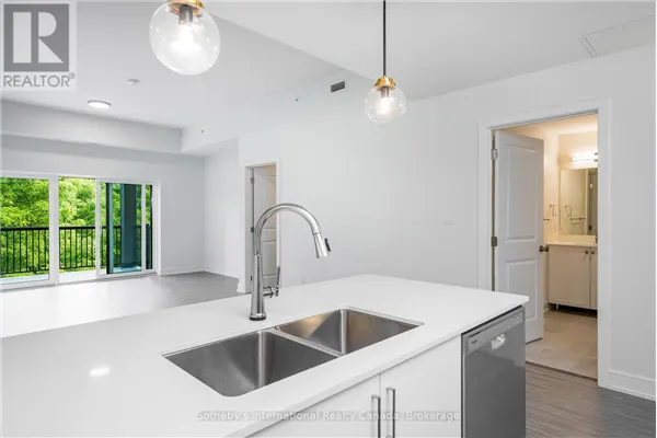 322 - 121 MARY STREET