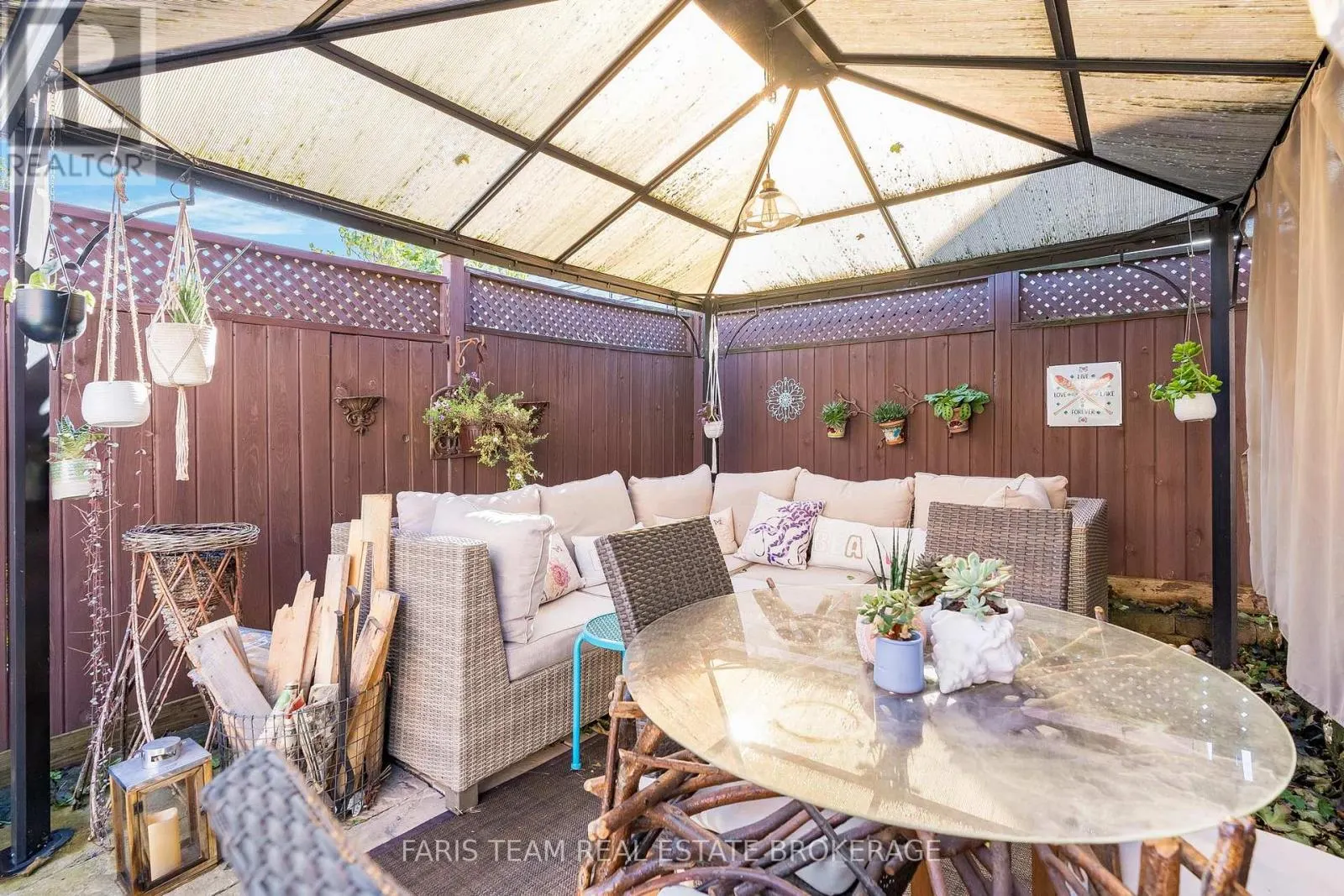 43 DUNNETT DRIVE