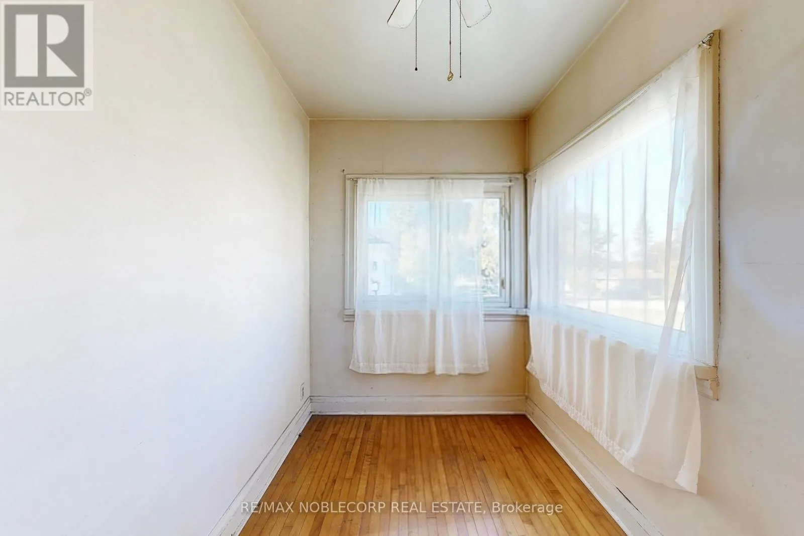 51 SIMCOE STREET