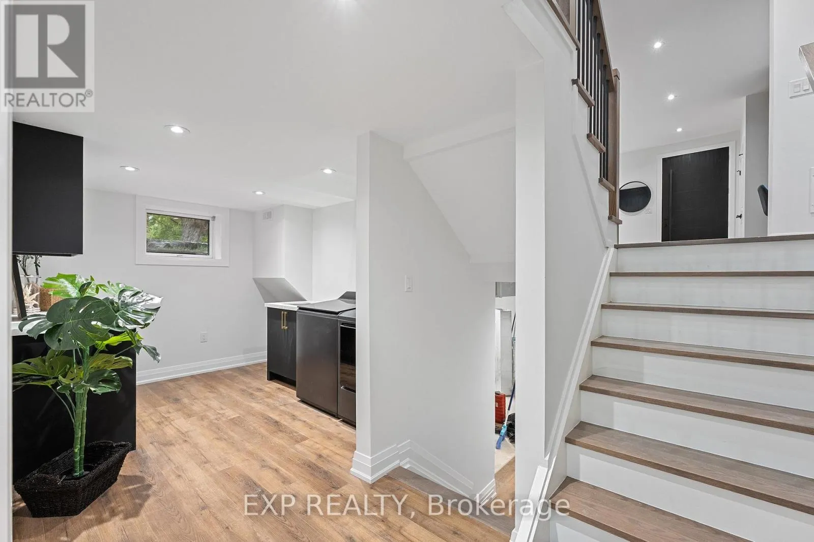 168 BERCZY STREET