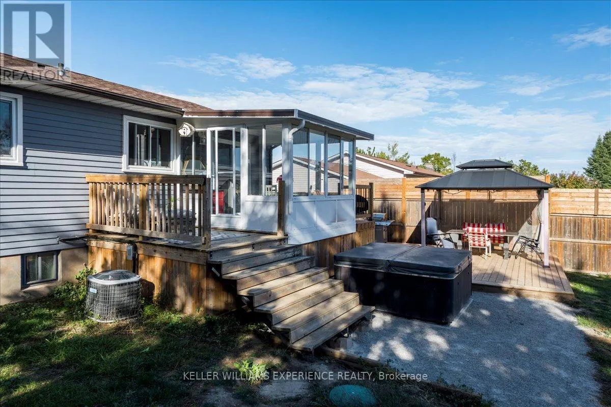 35 CHAMPLAIN CRESCENT