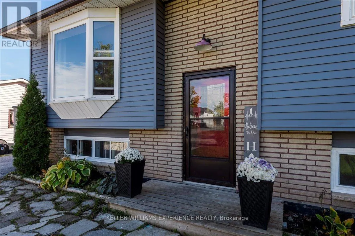35 CHAMPLAIN CRESCENT