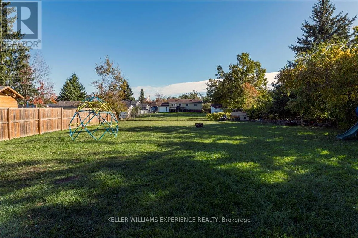 35 CHAMPLAIN CRESCENT