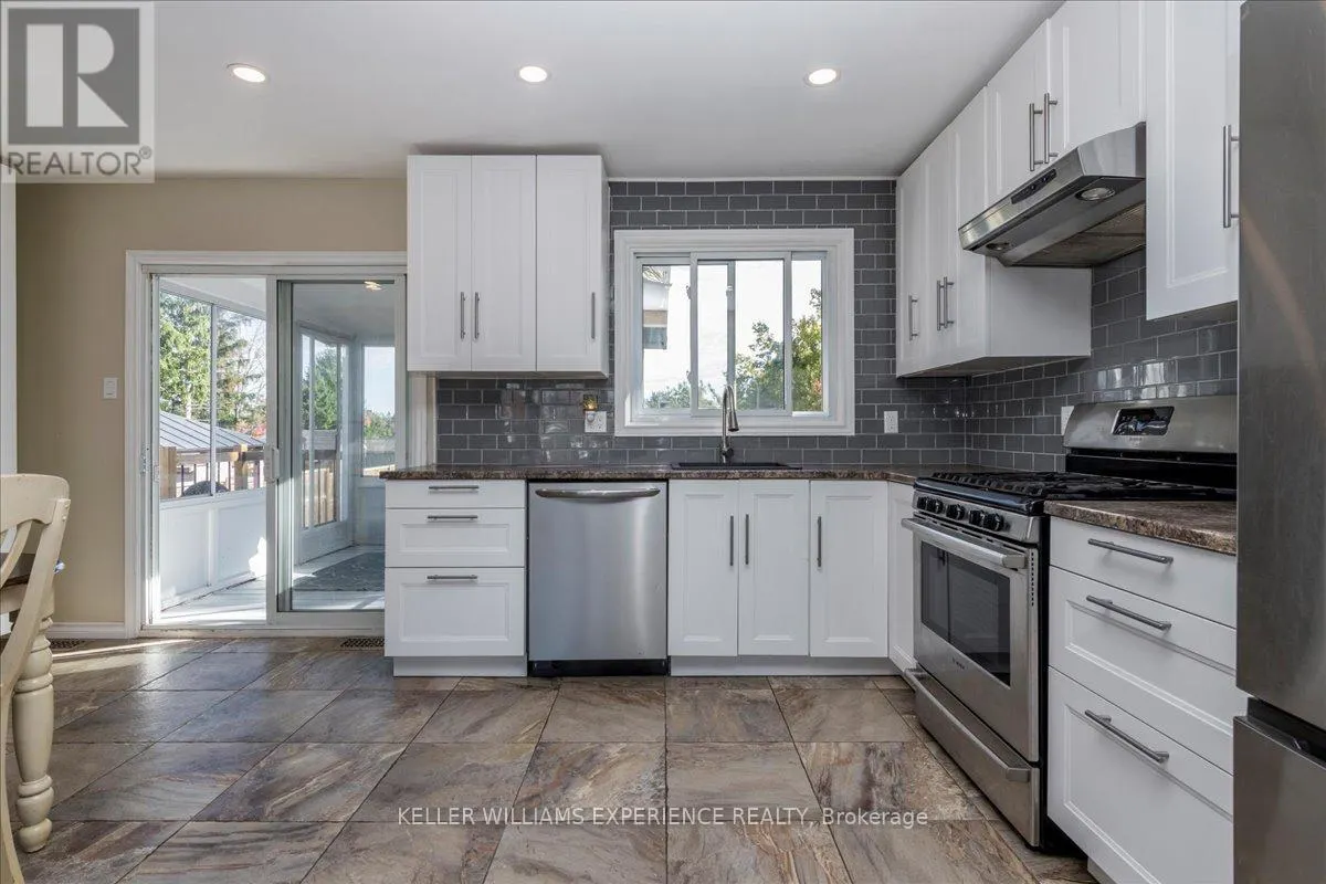 35 CHAMPLAIN CRESCENT