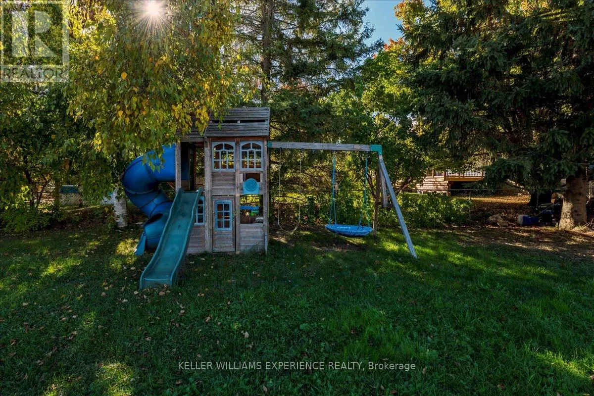 35 CHAMPLAIN CRESCENT