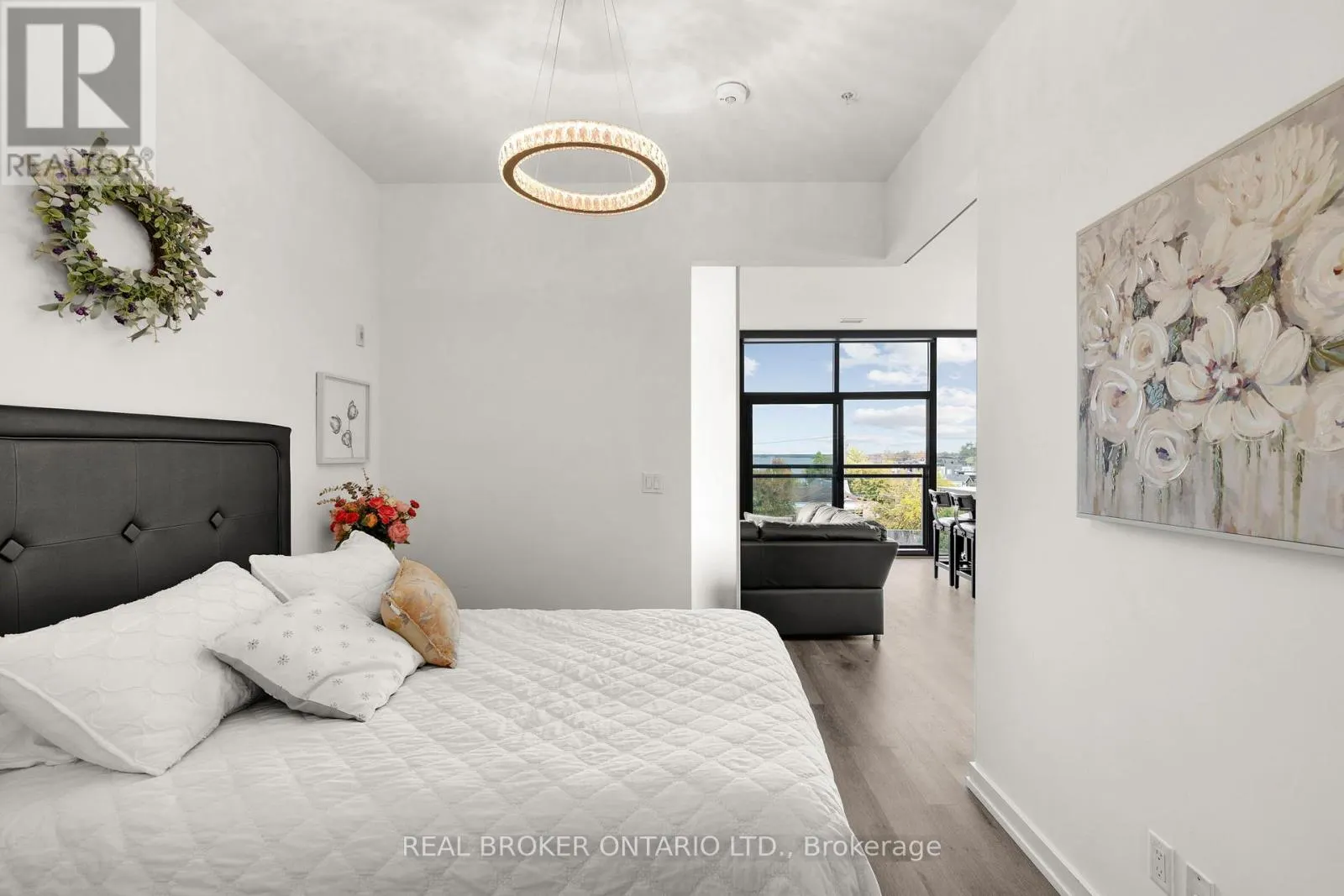 321 - 21 MATCHEDASH STREET S