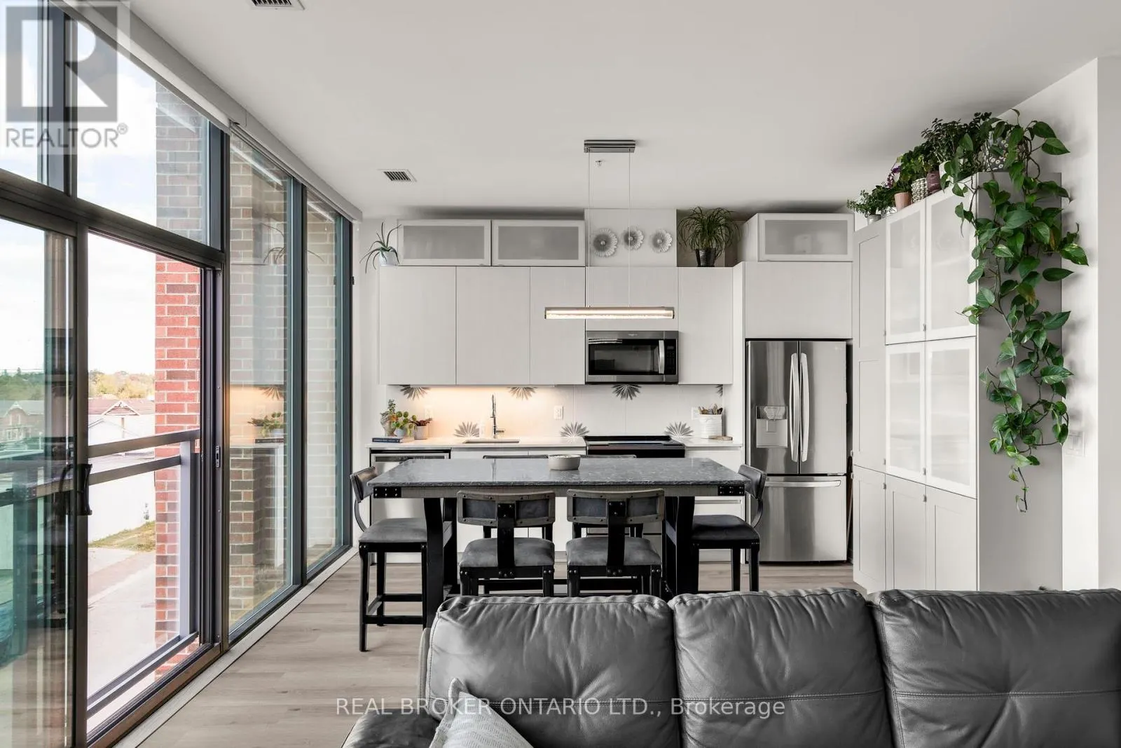 321 - 21 MATCHEDASH STREET S