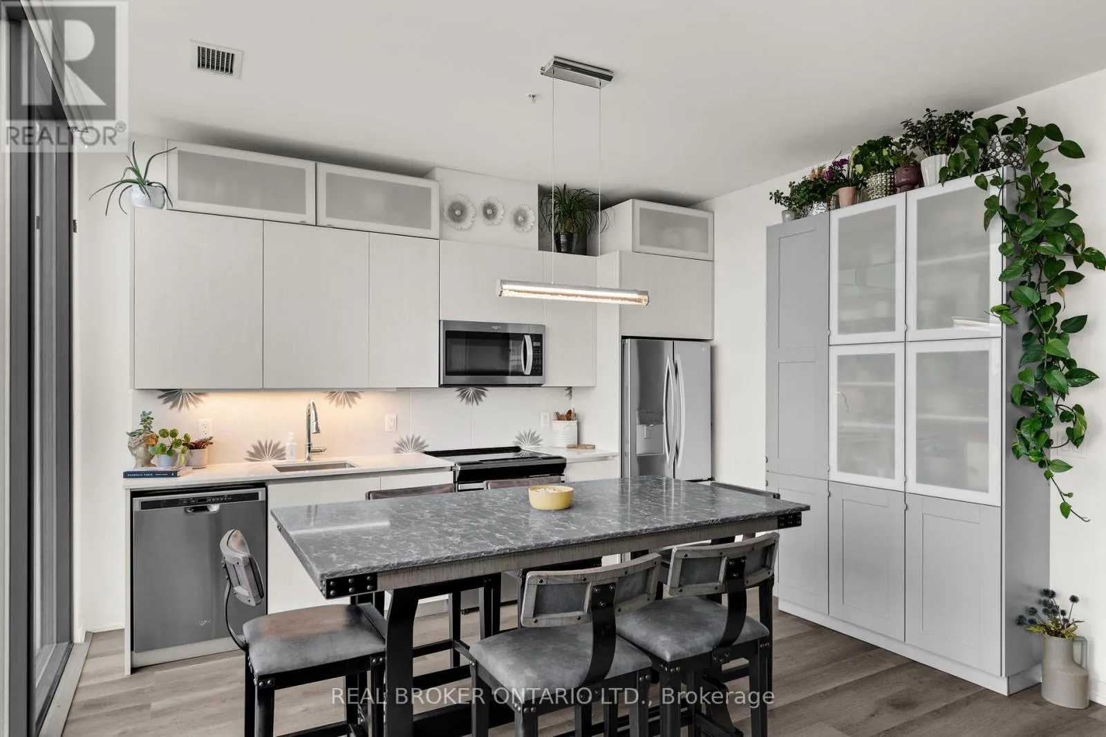 321 - 21 MATCHEDASH STREET S