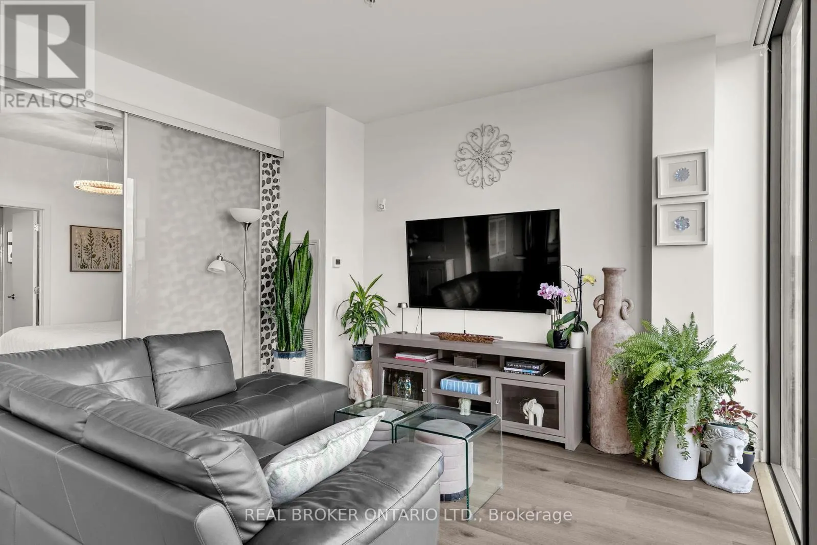 321 - 21 MATCHEDASH STREET S