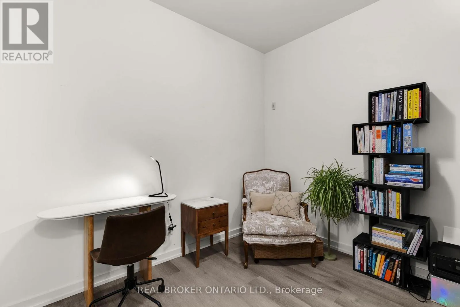 321 - 21 MATCHEDASH STREET S