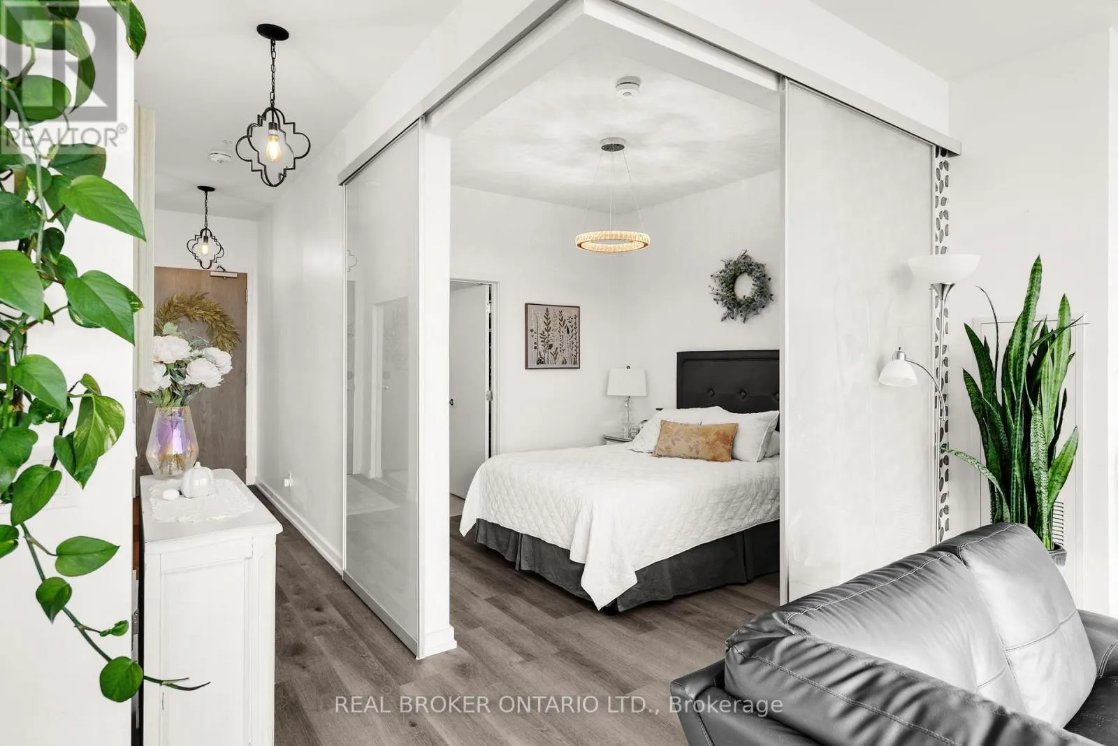 321 - 21 MATCHEDASH STREET S