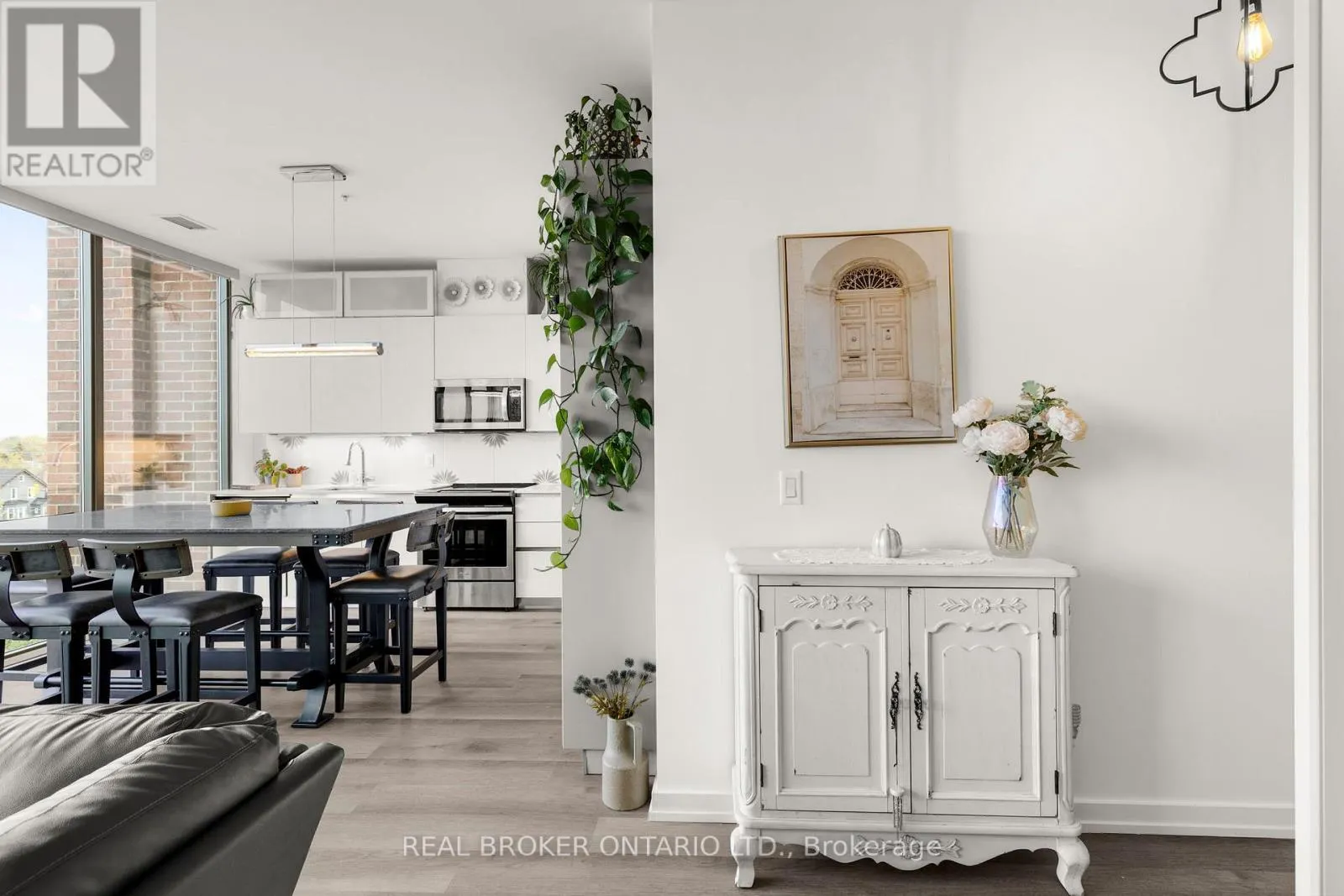 321 - 21 MATCHEDASH STREET S