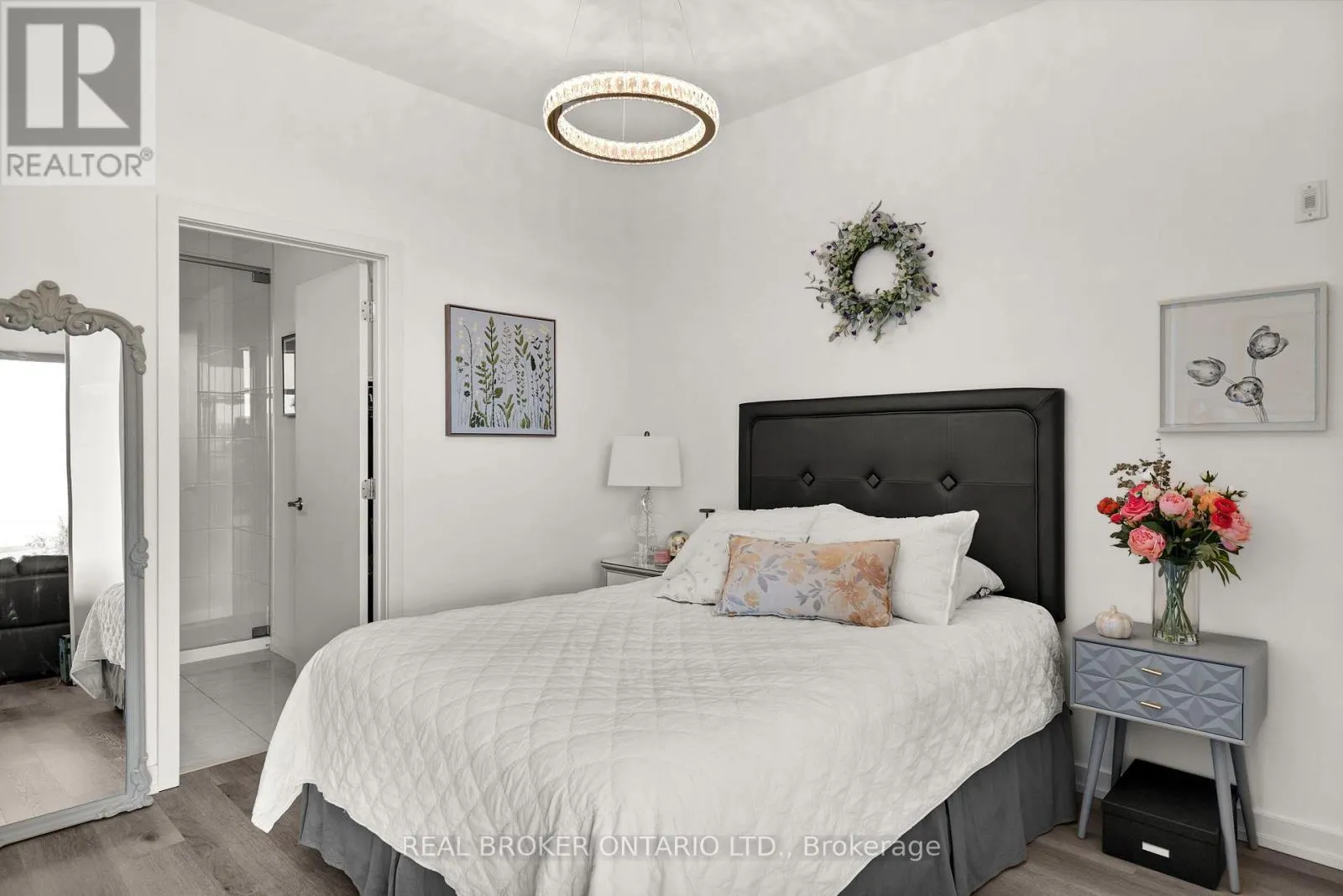 321 - 21 MATCHEDASH STREET S