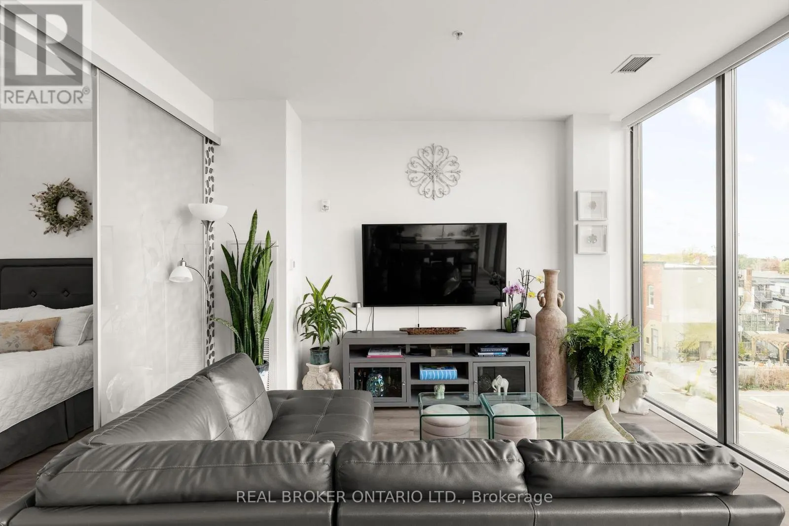 321 - 21 MATCHEDASH STREET S