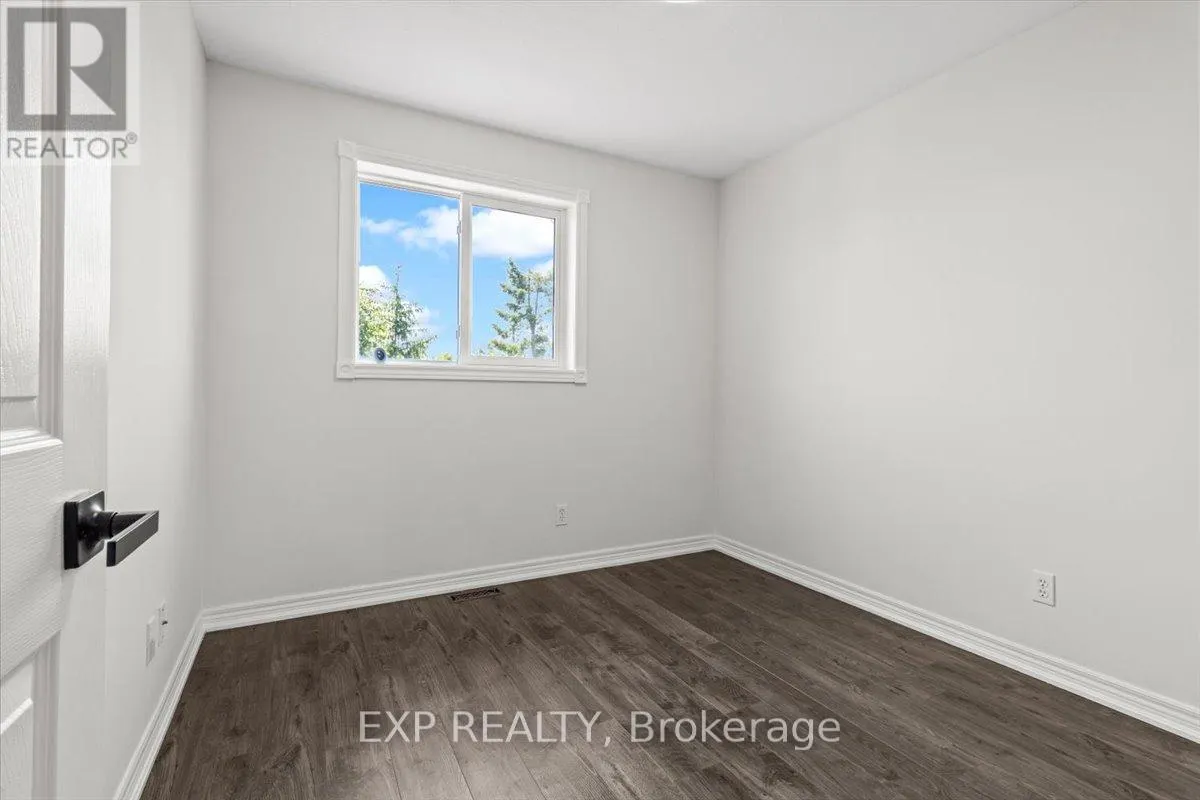32 MICHAEL CRESCENT