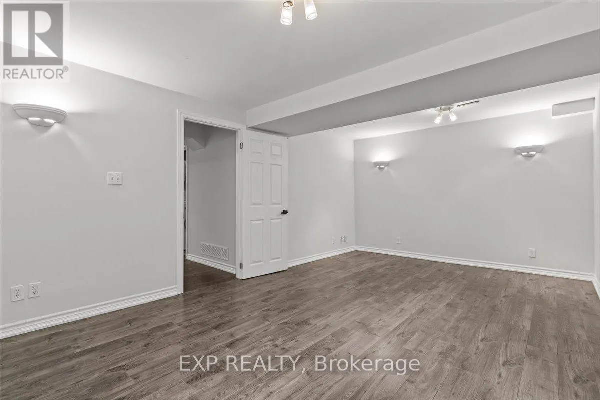 32 MICHAEL CRESCENT