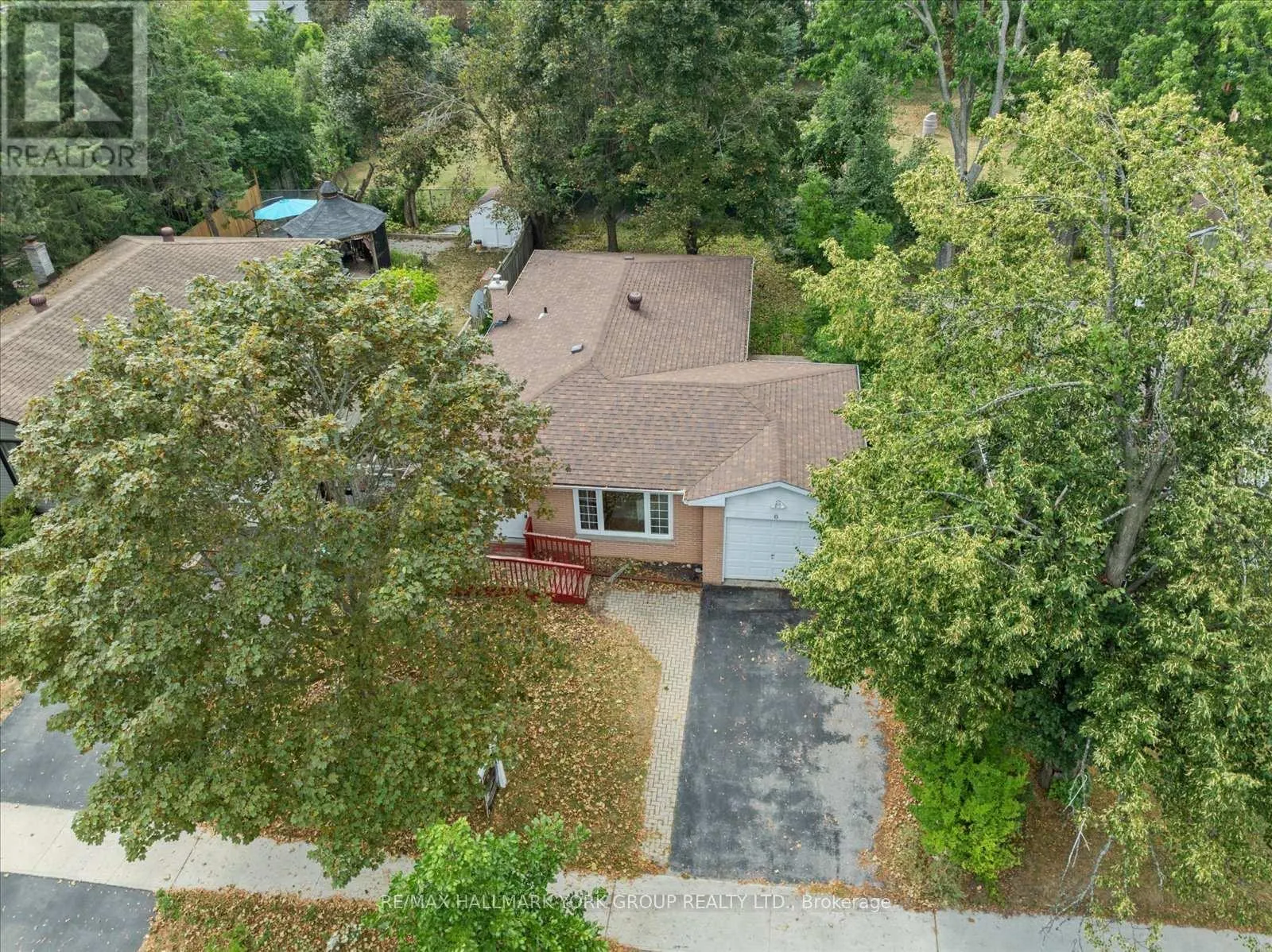 6 GLENECHO DRIVE