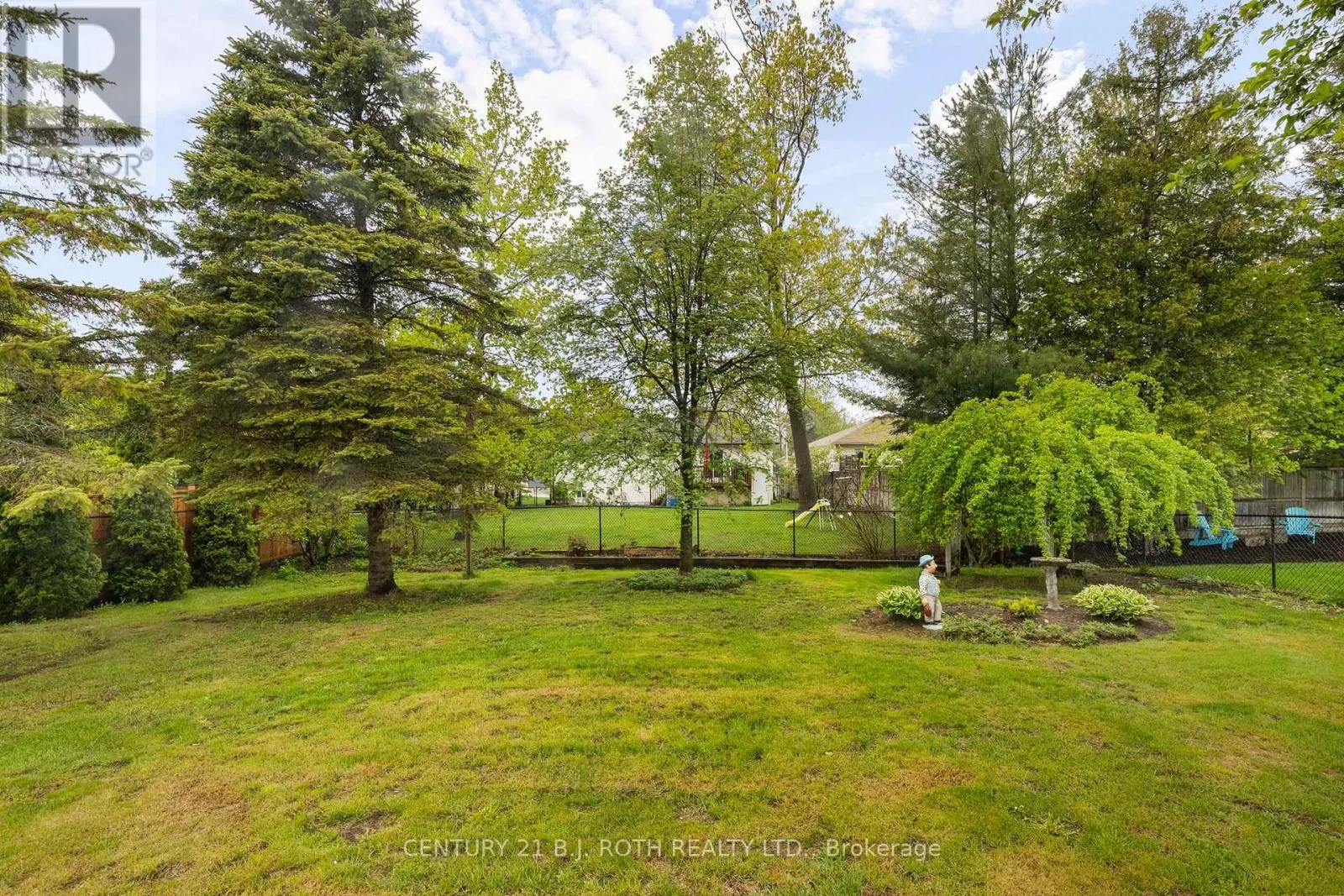 7 TRAILWOOD PLACE