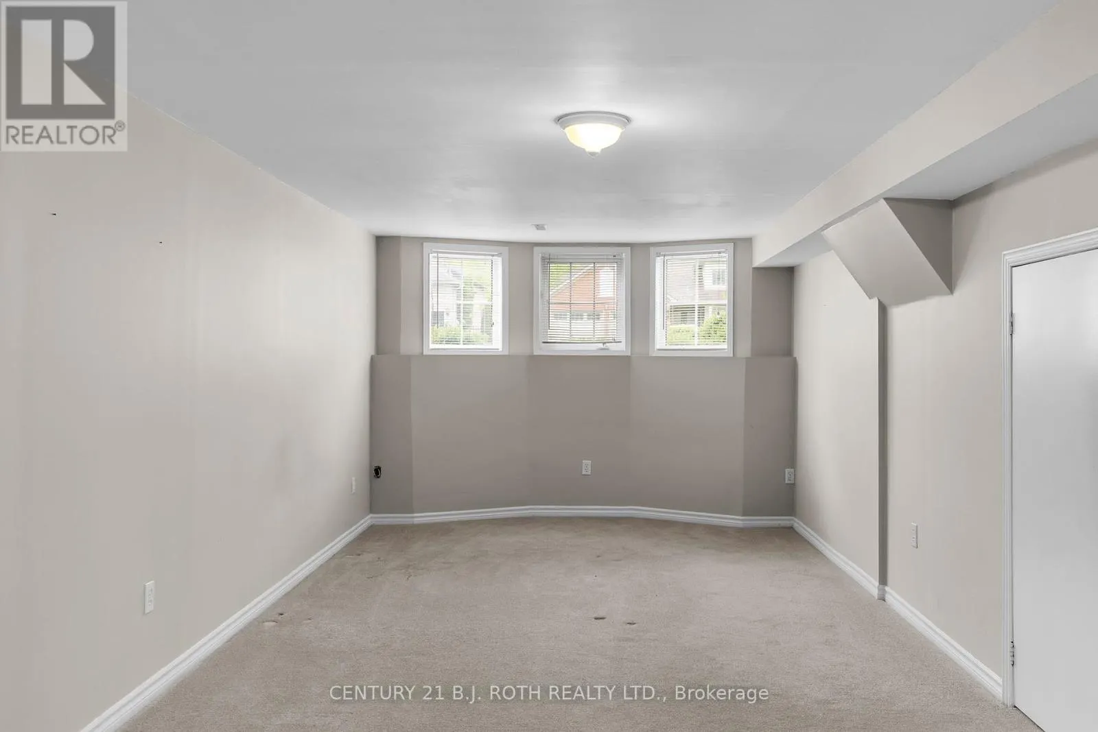 7 TRAILWOOD PLACE