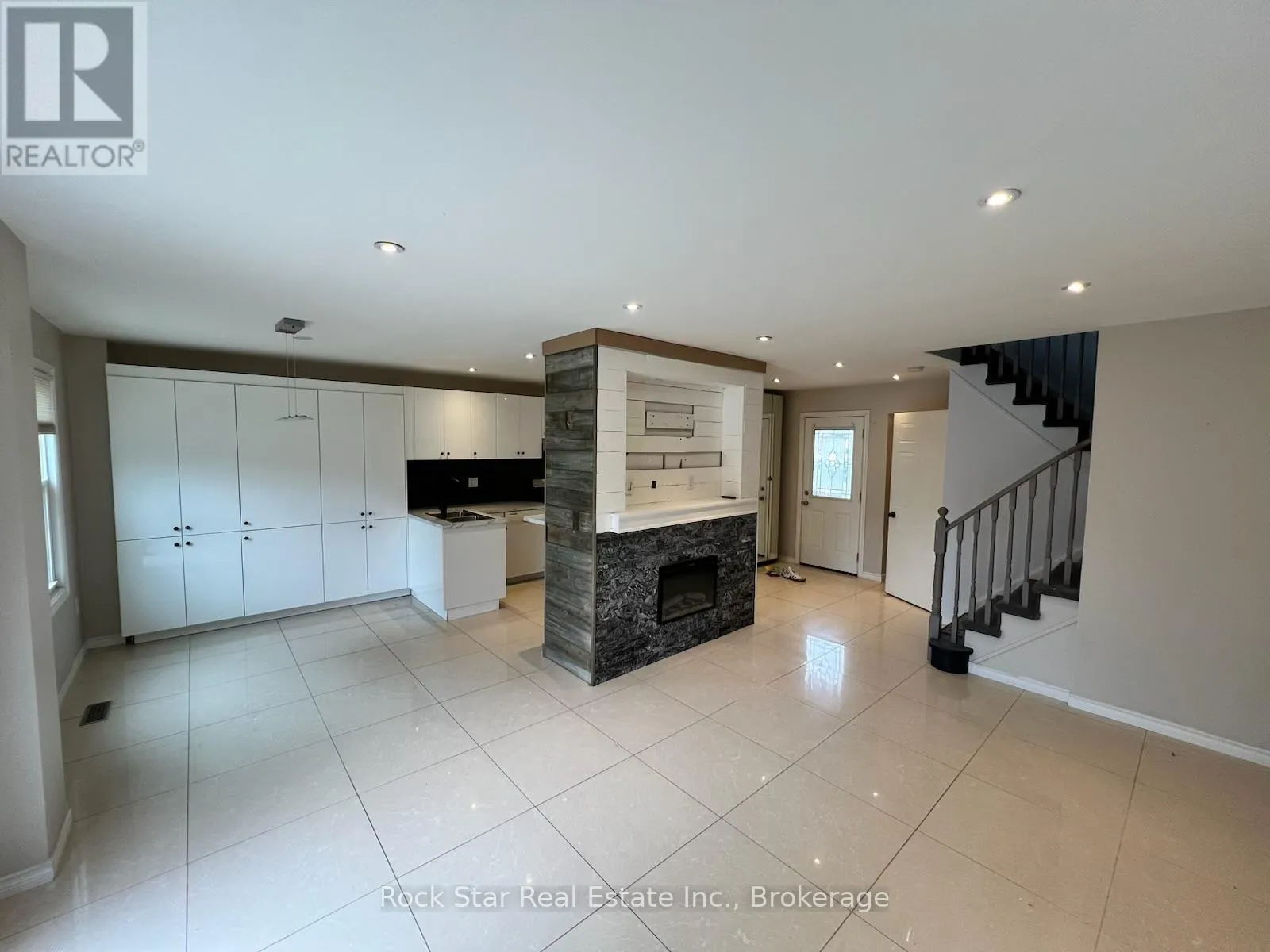 27 DELANEY CRESCENT