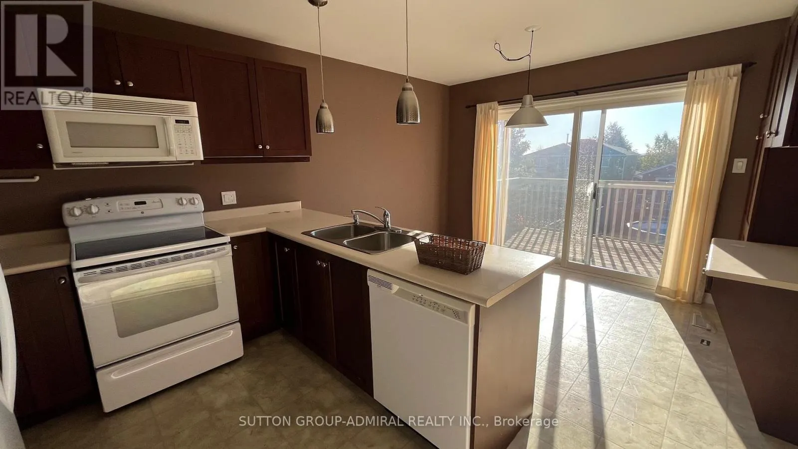 UPPER - 12 REVELSTOKE COURT