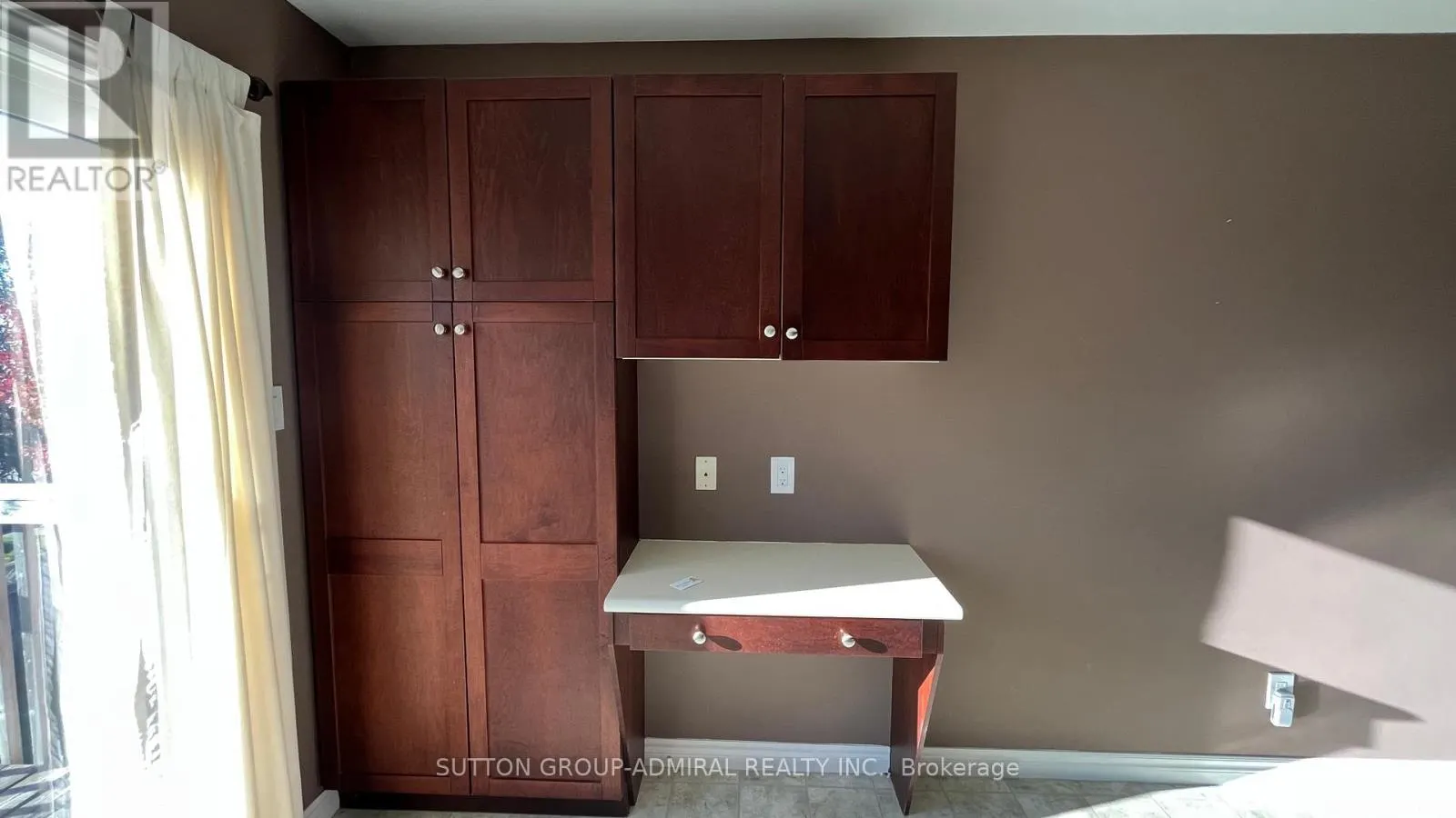 UPPER - 12 REVELSTOKE COURT