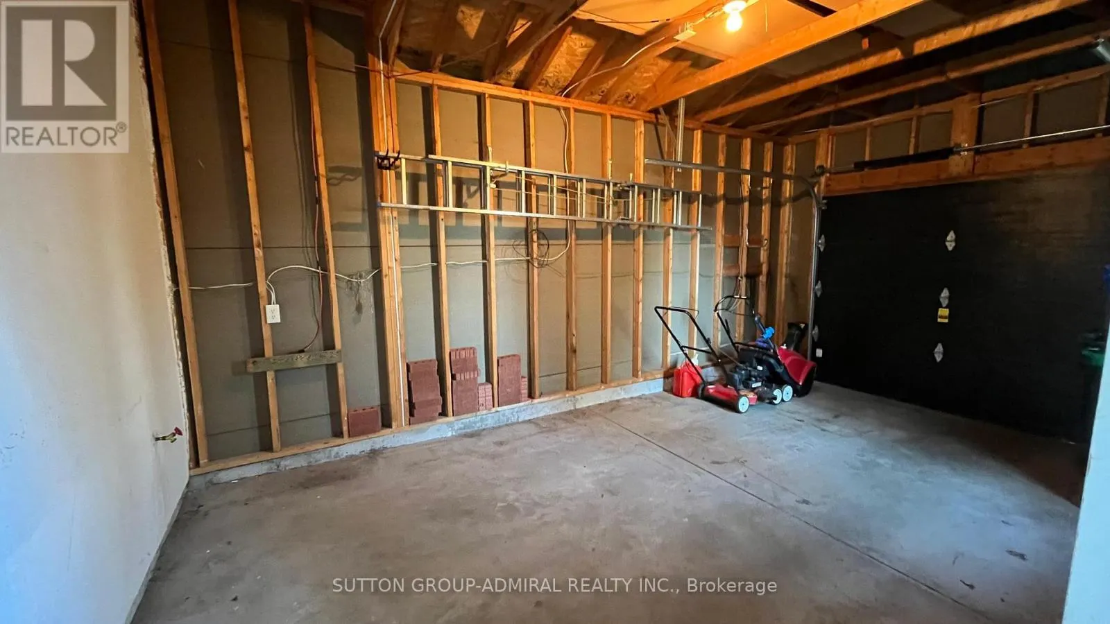 UPPER - 12 REVELSTOKE COURT