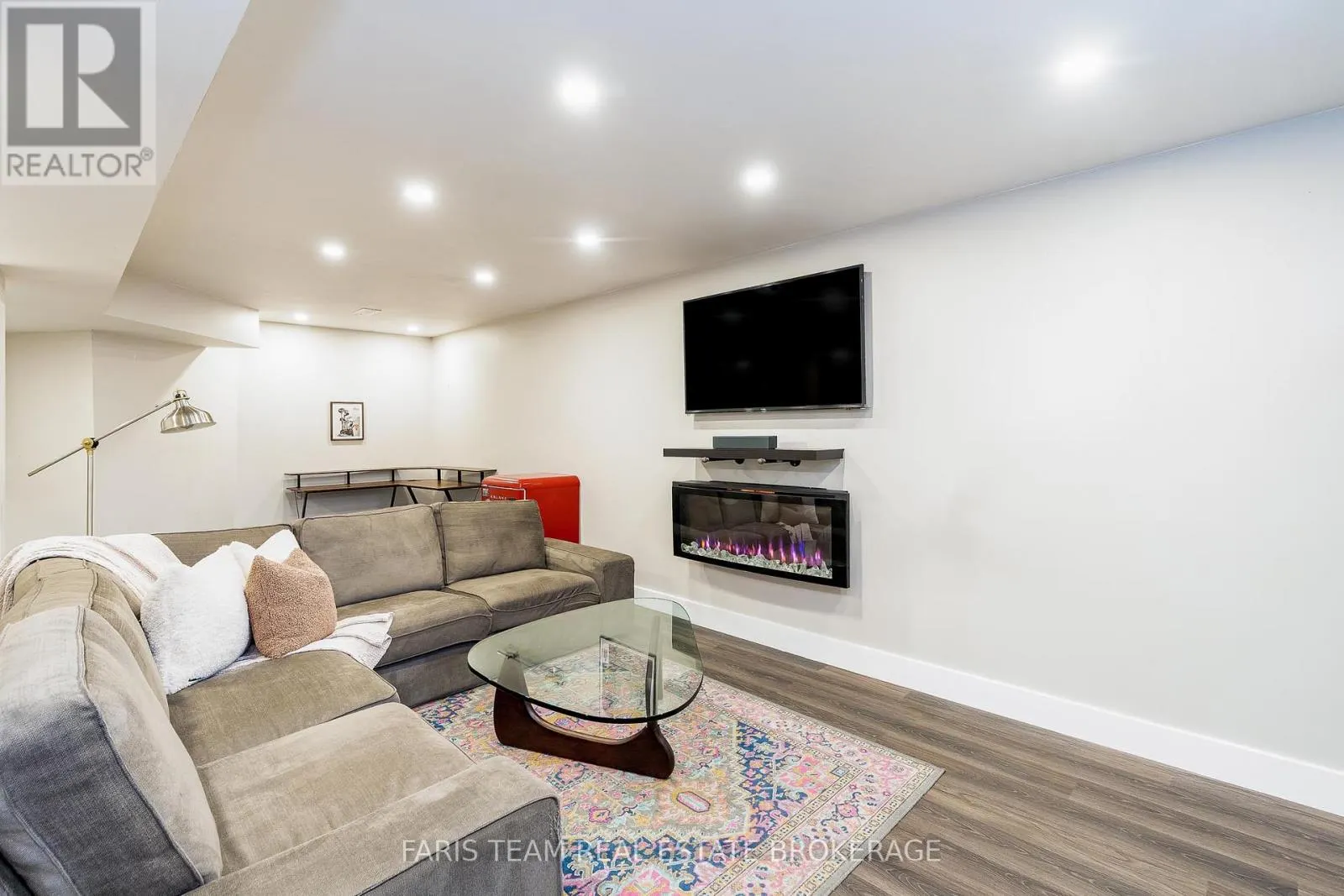 220 CHURCHLAND DRIVE