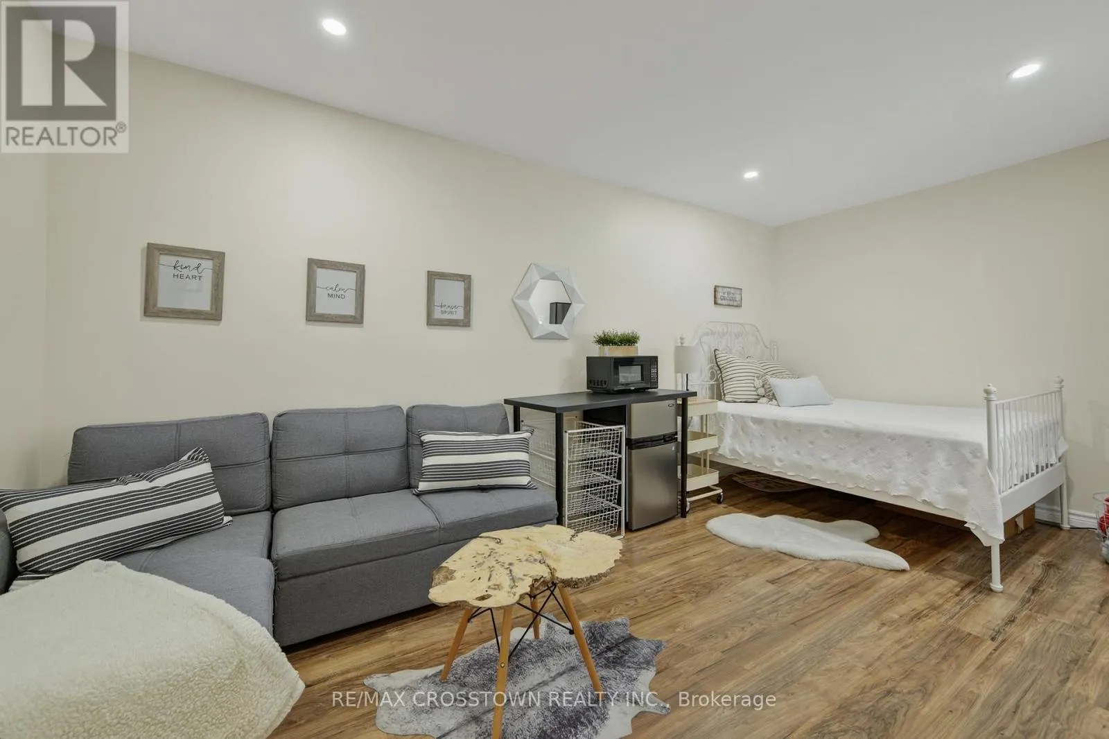 37 SEYMOUR CRESCENT