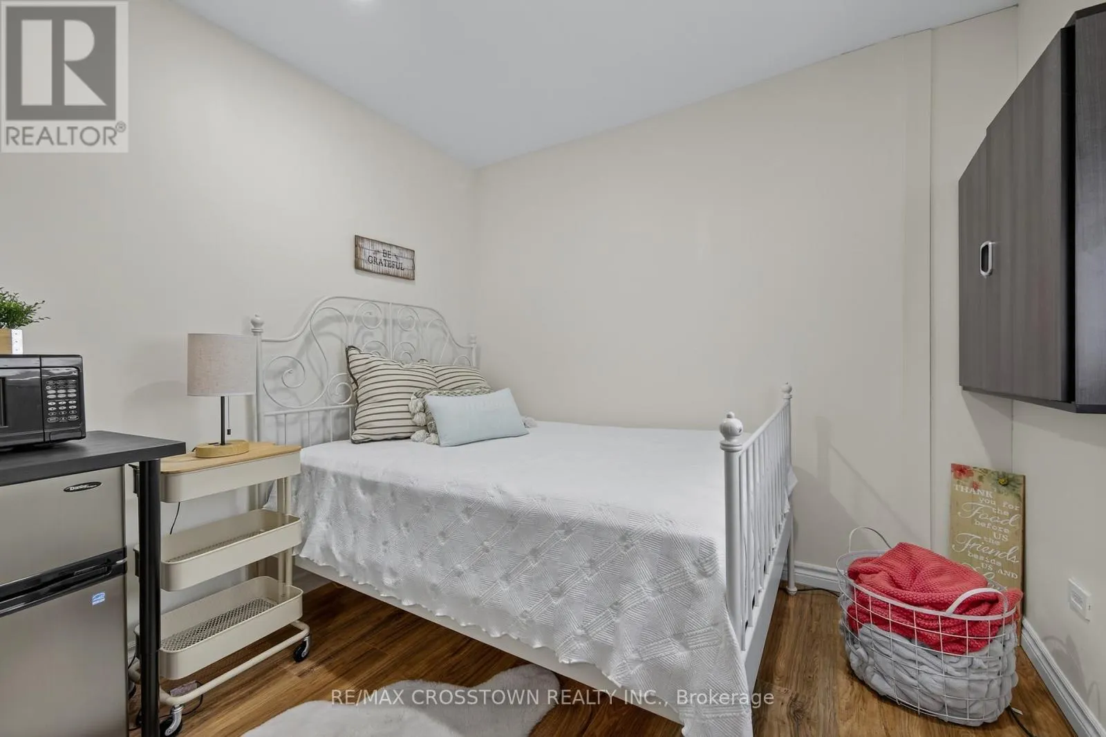 37 SEYMOUR CRESCENT