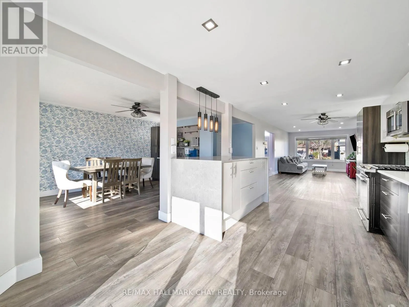 7 ASSINIBOINE DRIVE
