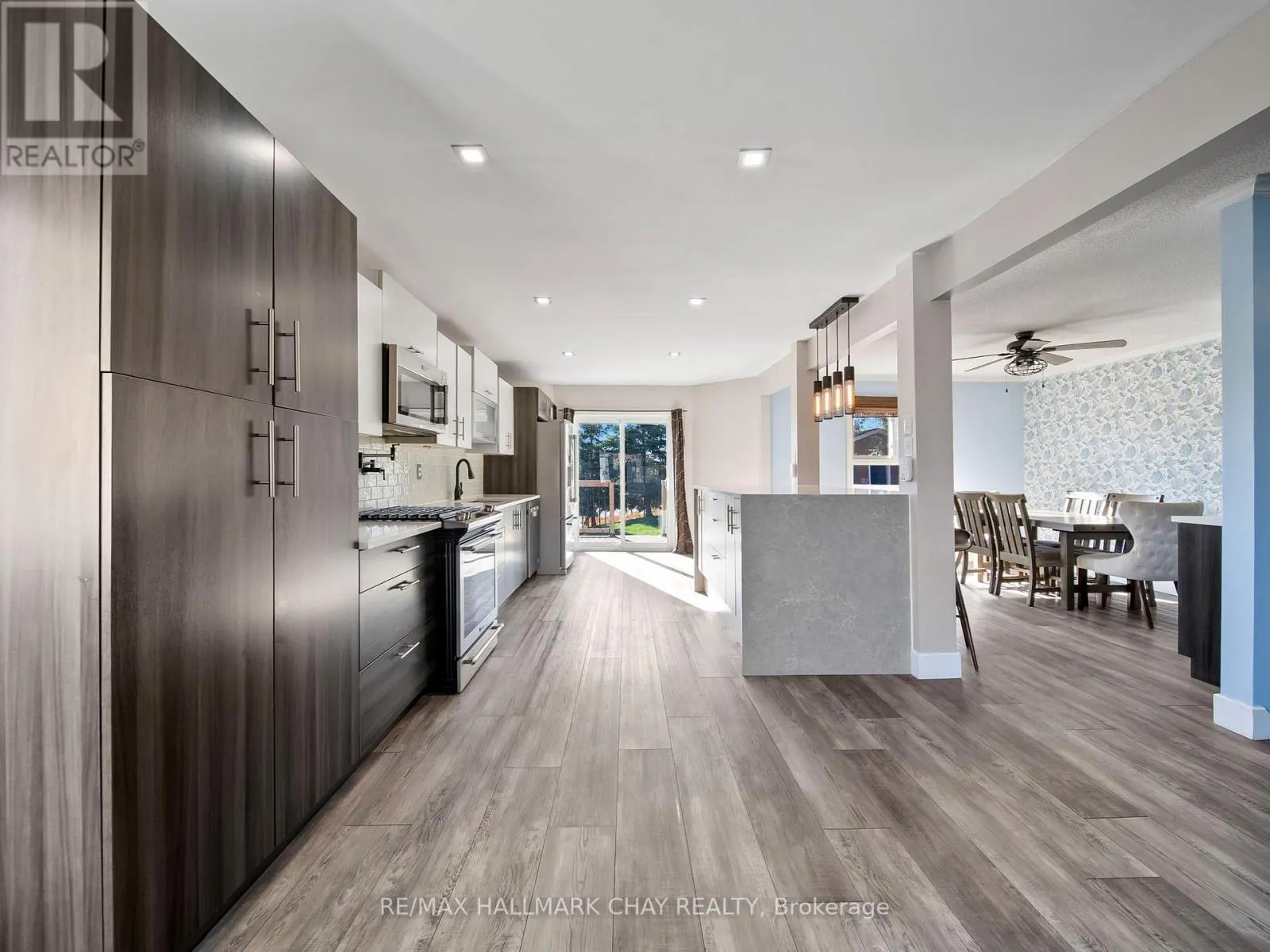7 ASSINIBOINE DRIVE