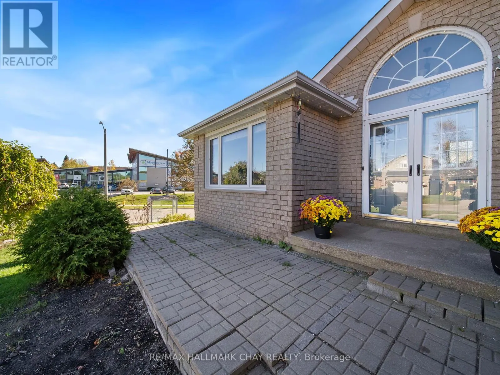 7 ASSINIBOINE DRIVE