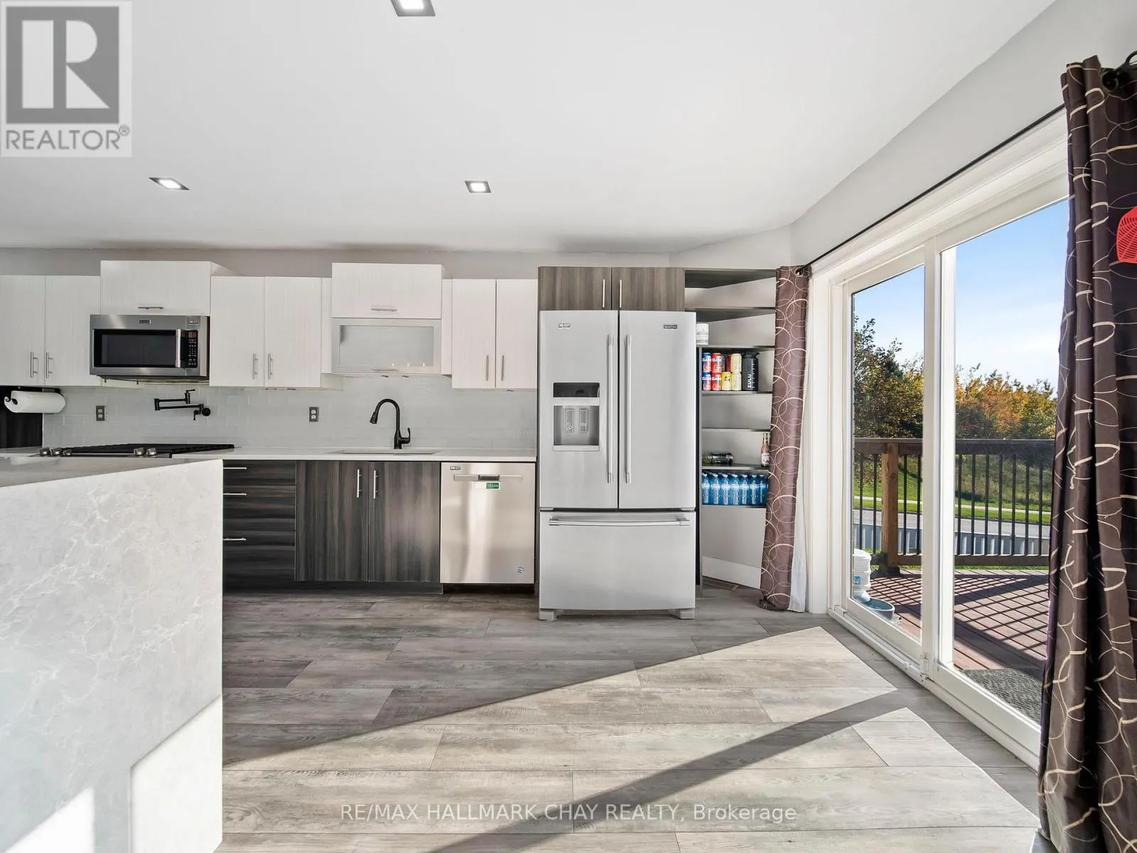 7 ASSINIBOINE DRIVE