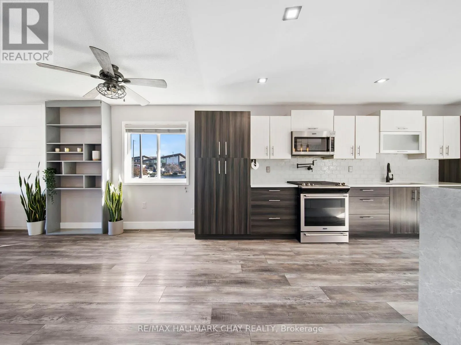 7 ASSINIBOINE DRIVE