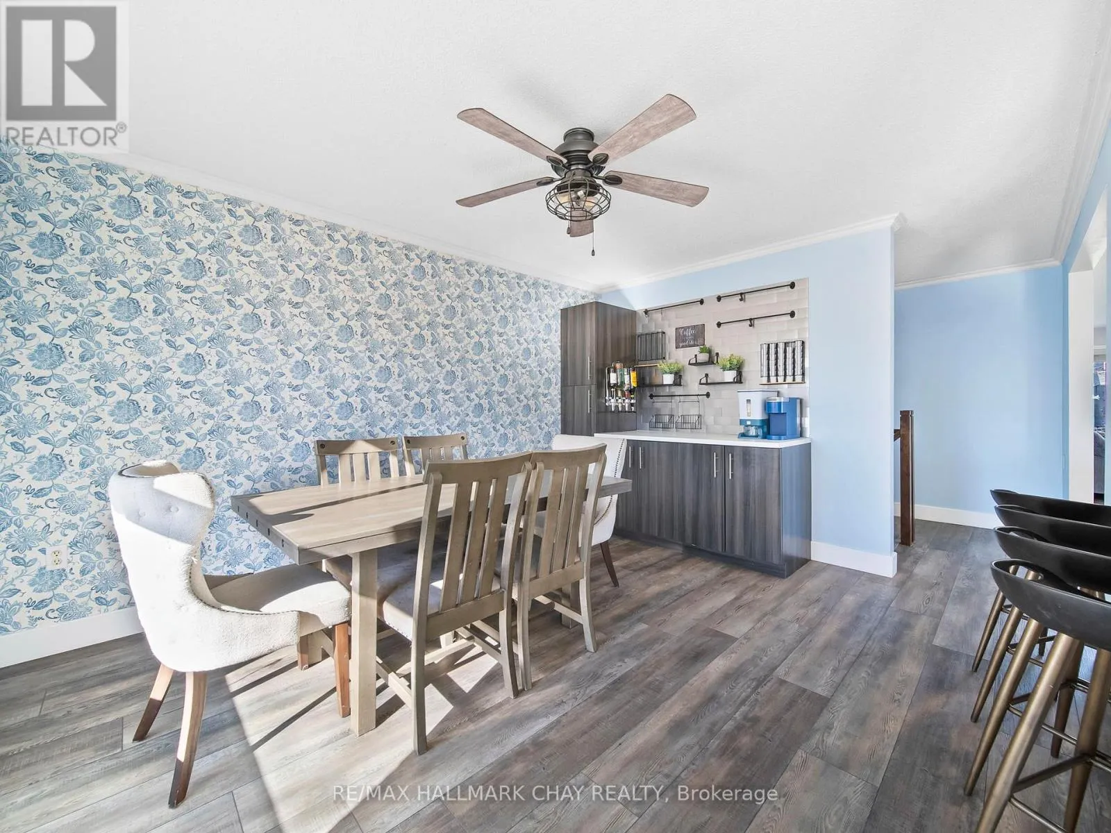 7 ASSINIBOINE DRIVE